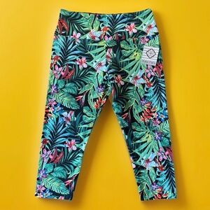 NWT Women’s Tropical Leaf Print Yoga Capris Leggings - Green Floral